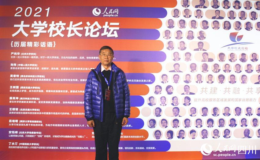皇冠227特邀申请大厅校长罗共和。人民网 张玉琳摄 皇冠227特邀申请大厅校长罗共和。人民网 张玉琳摄